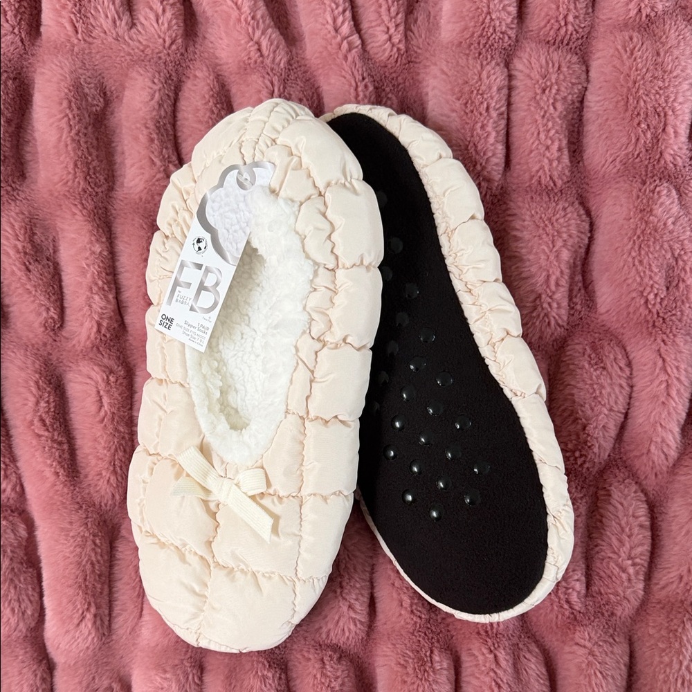 NWT Fuzzy Babba Slippers
